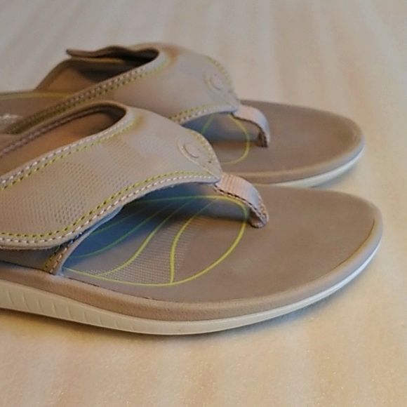 Clarks Cloudsteppers gray sandals size 7M - Picture 2 of 8